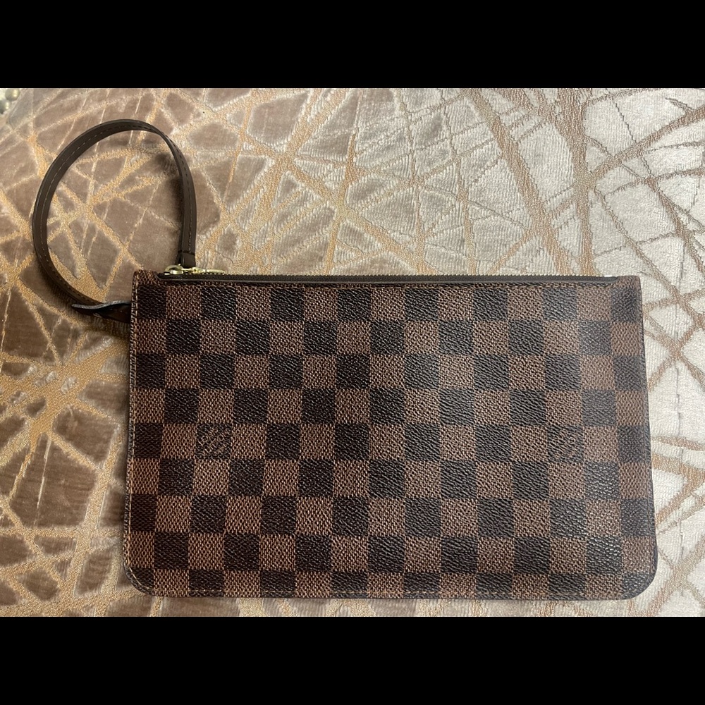 AUTHENTIC LOUIS VUITTON DAMIER POUCHETTE WRISTLET!!!